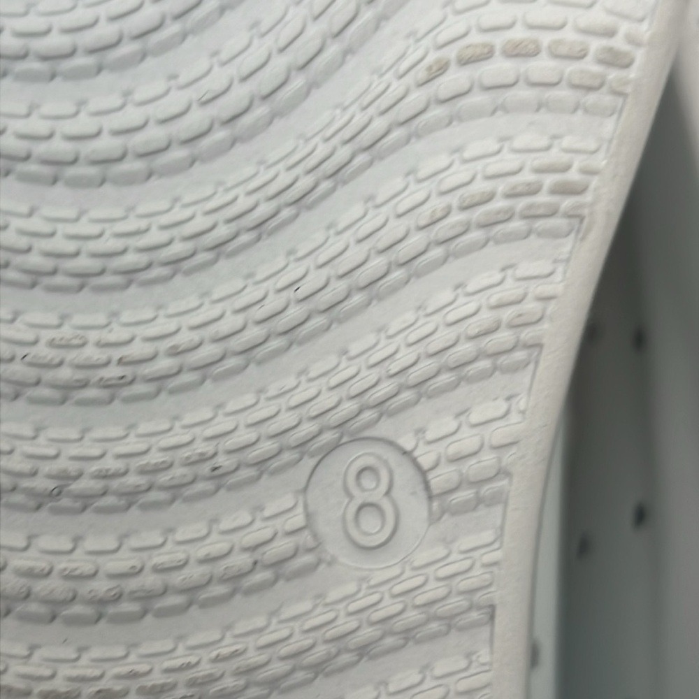 NWOT Outwoods Shauna women’s 8 white and pink lace up sneakers with air holes - Picture 8 of 8